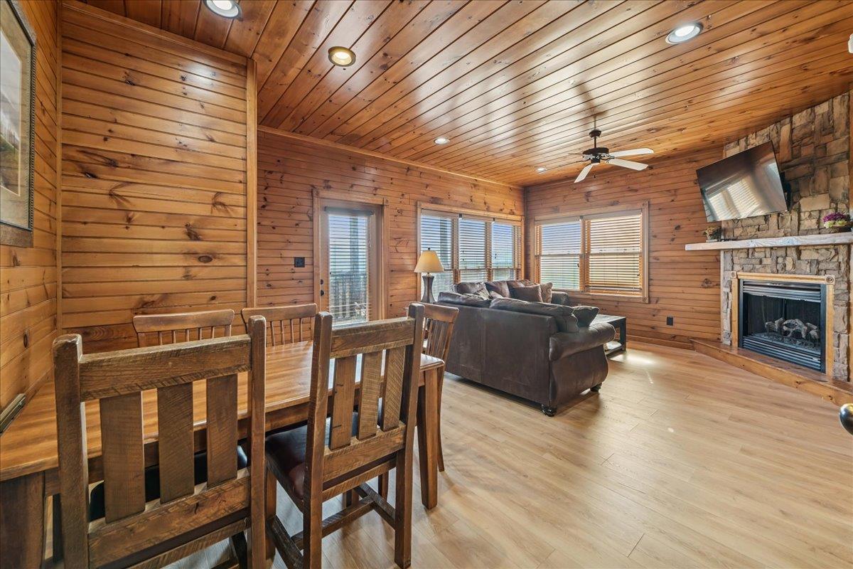 16Dining Room