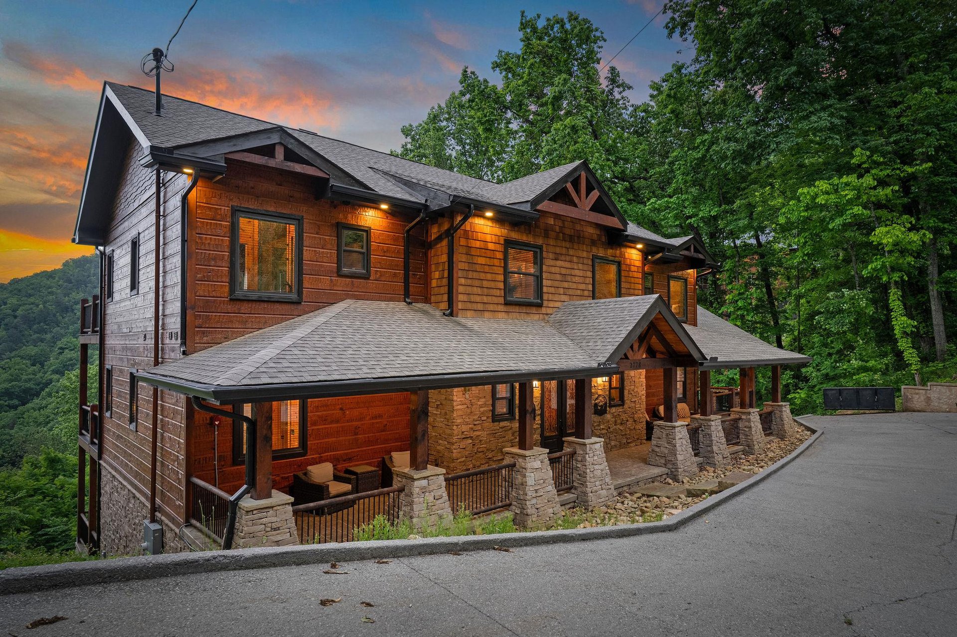 Black Bear  Biscuits Lodge front