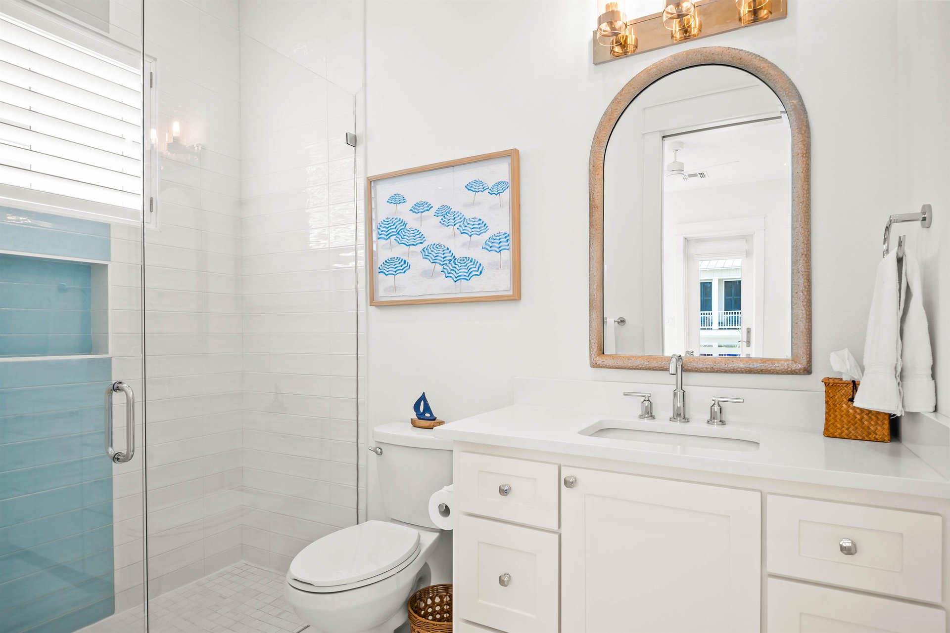 2nd King Bathroom, 2nd Floor