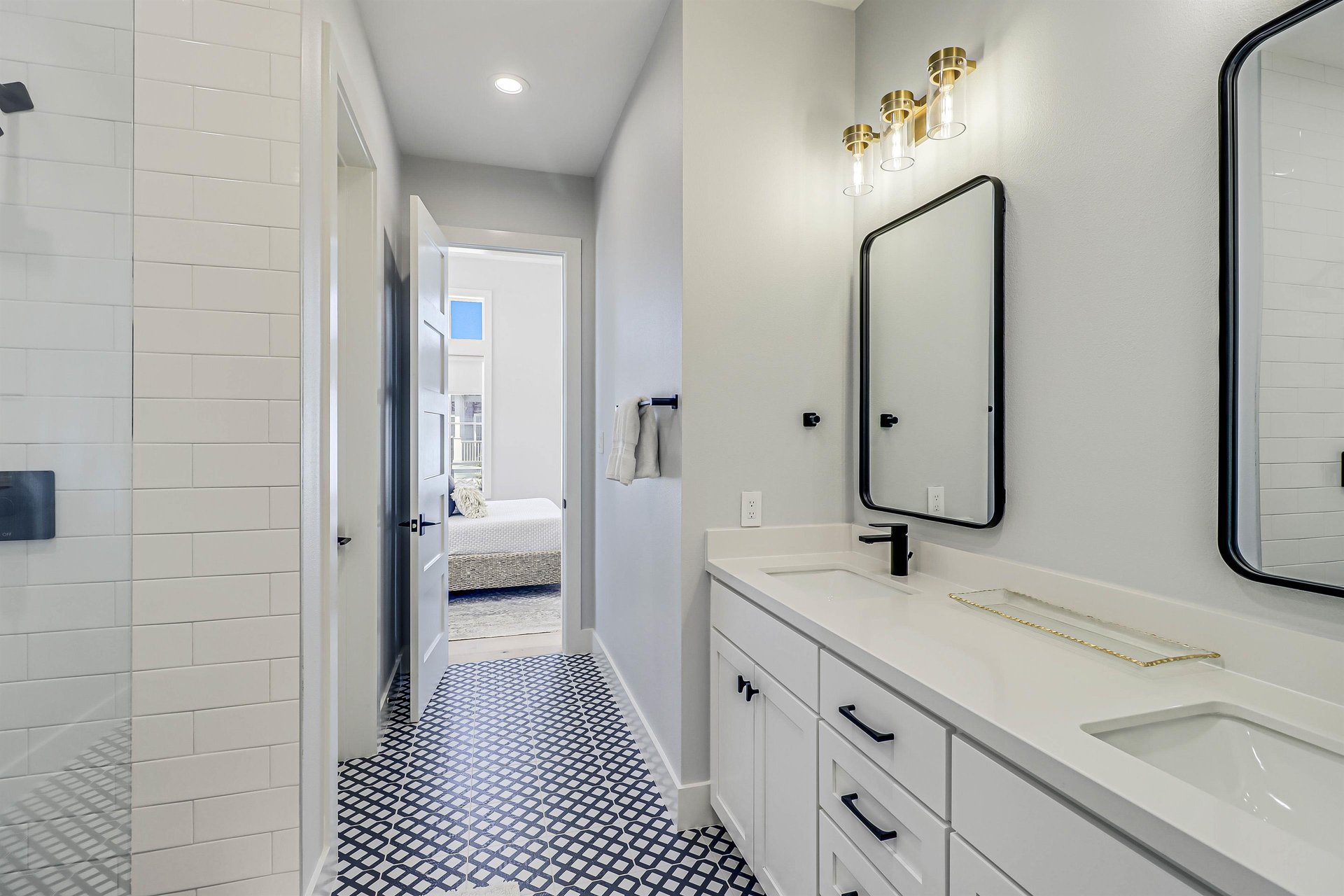 Second King Bathroom, 2nd Floor