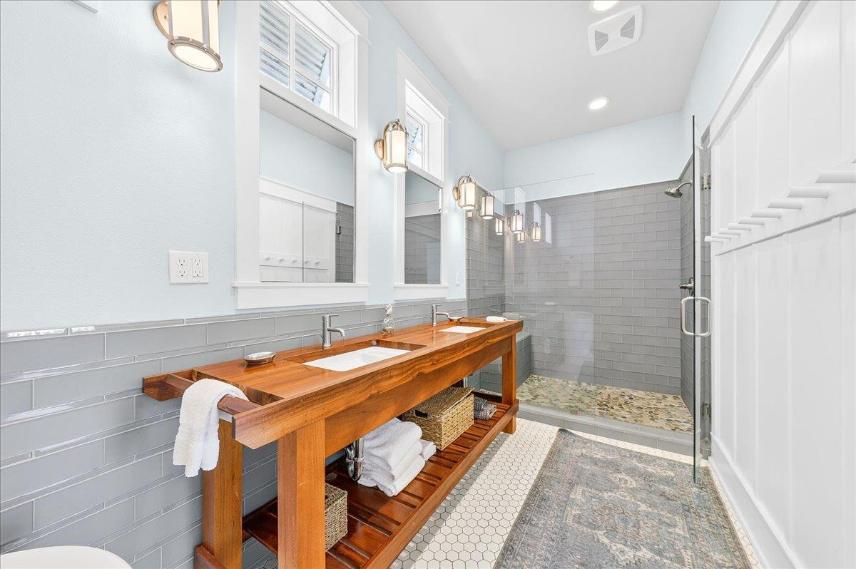2nd Floor, Primary King Bathroom