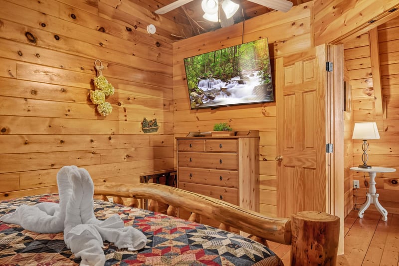 King bed facing tv