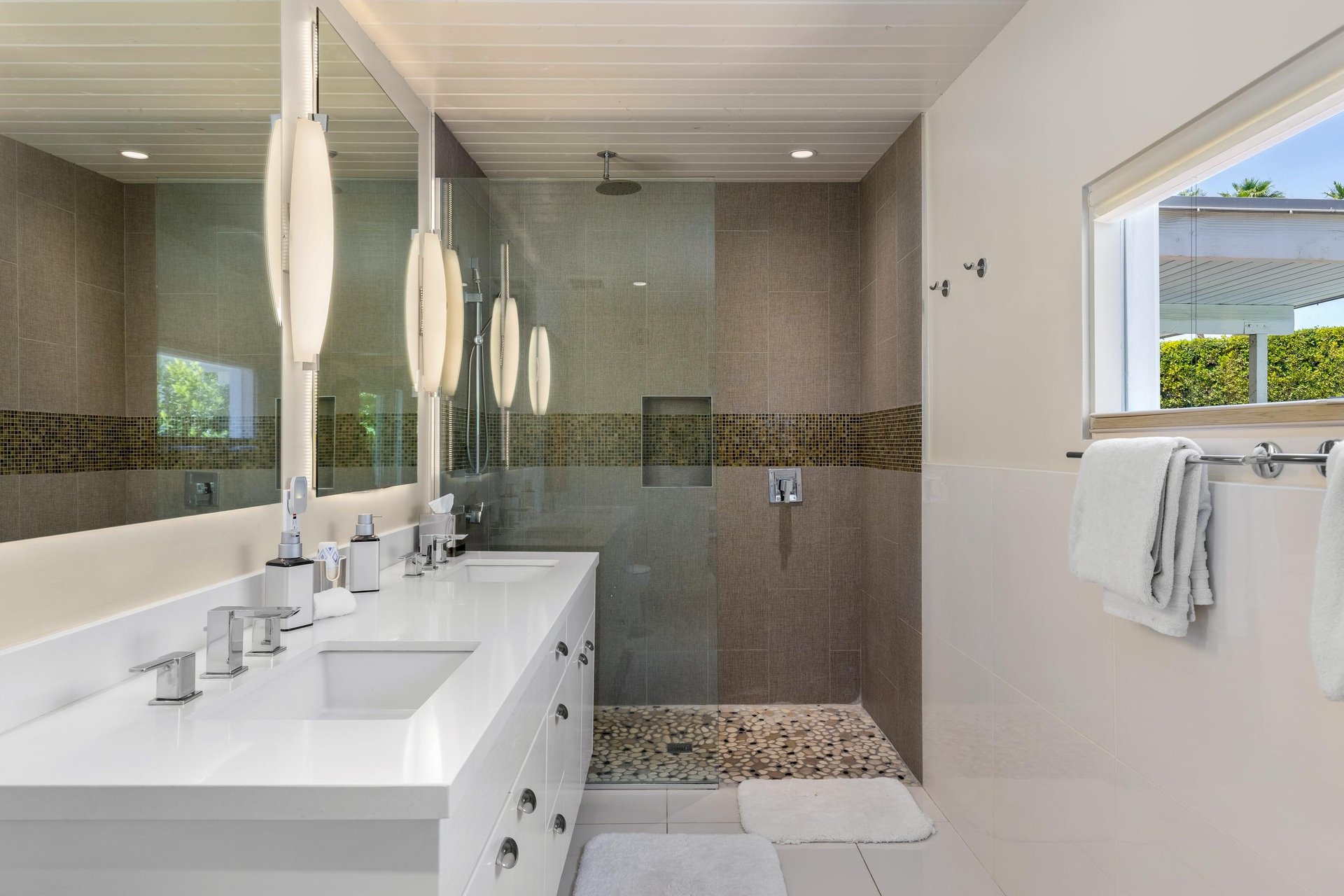 Casita bathroom
