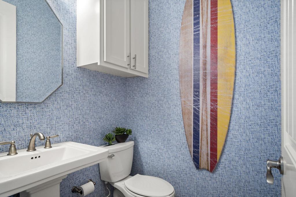 Powder Room, 1st Floor