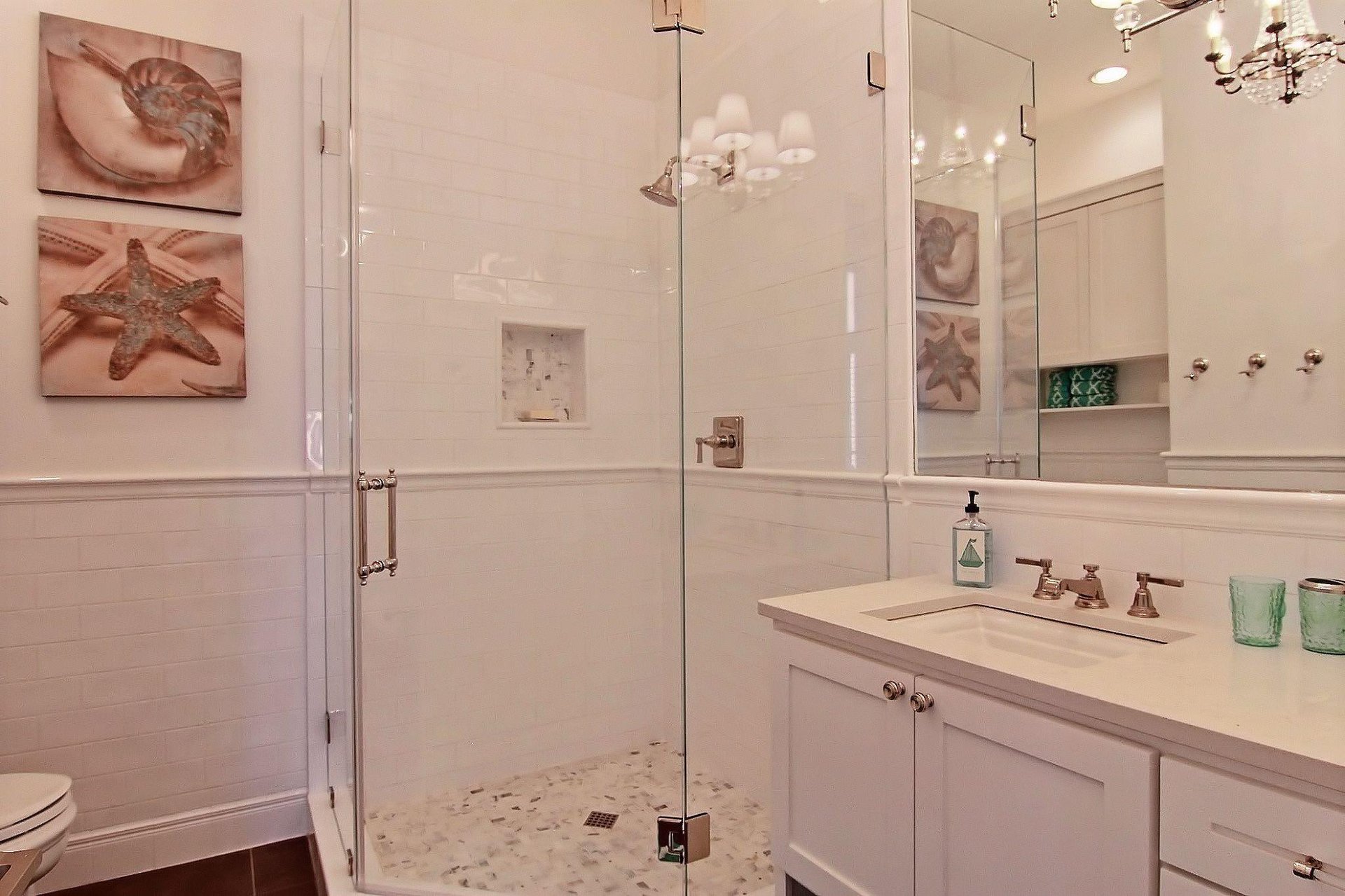 Shared Hall Bathroom, 2nd Floor