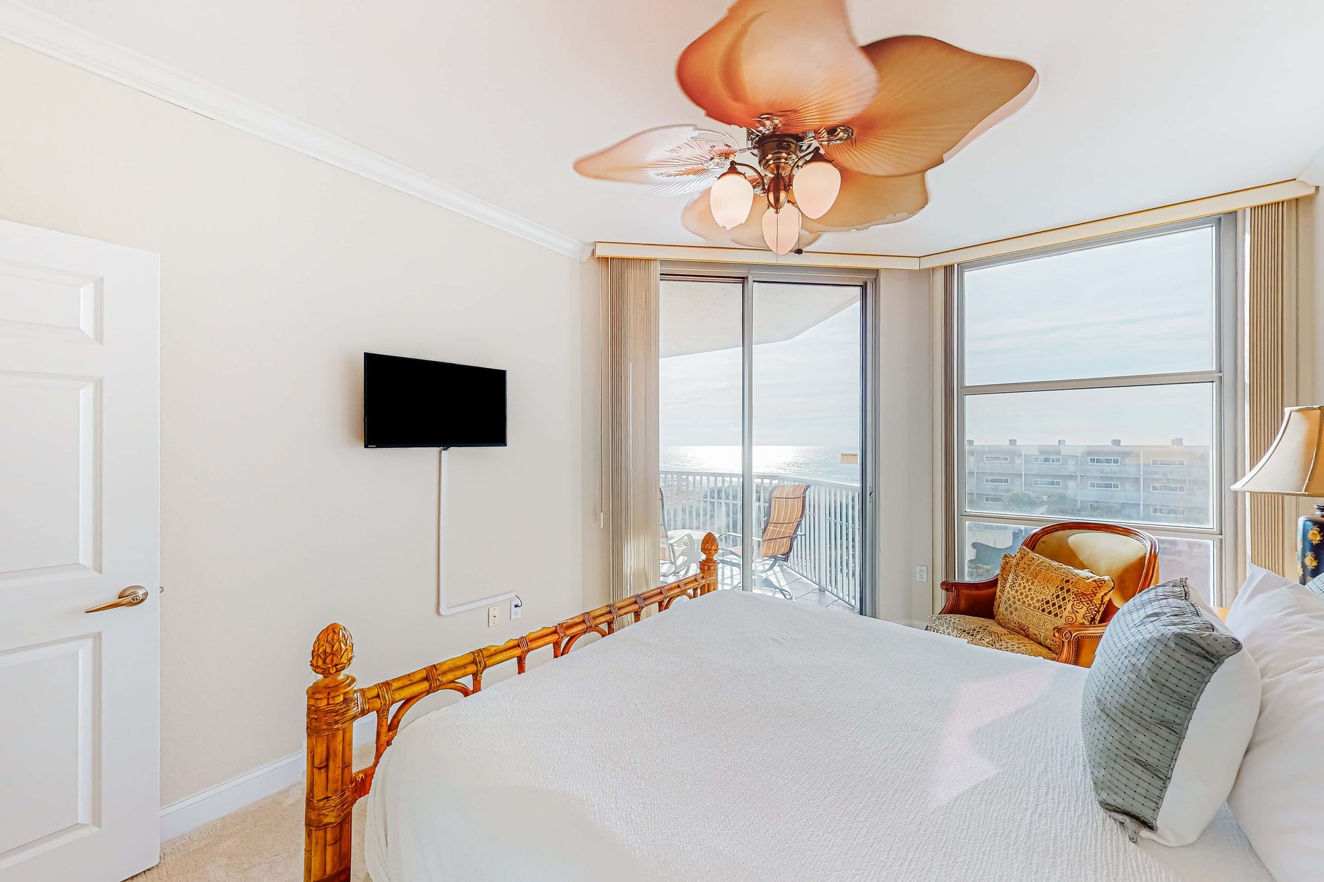 Emerald Dolphin 540 16