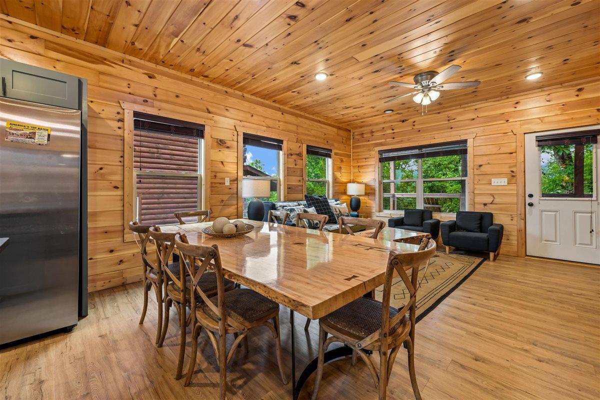 18Dining Room