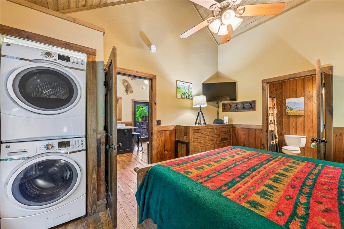 24Primary Bedroom Laundry
