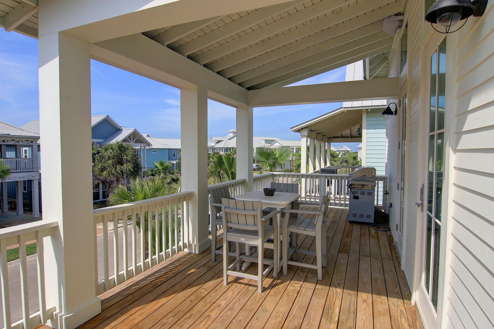 Balcony with Outdoor Dining, 2nd Floor