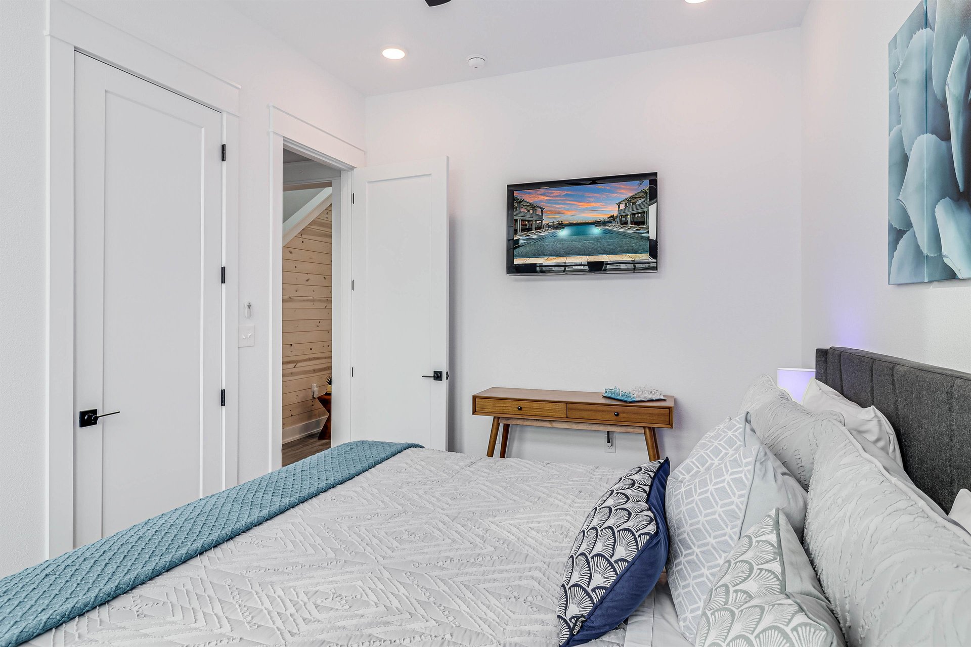 Second King Bedroom, 2nd Floor