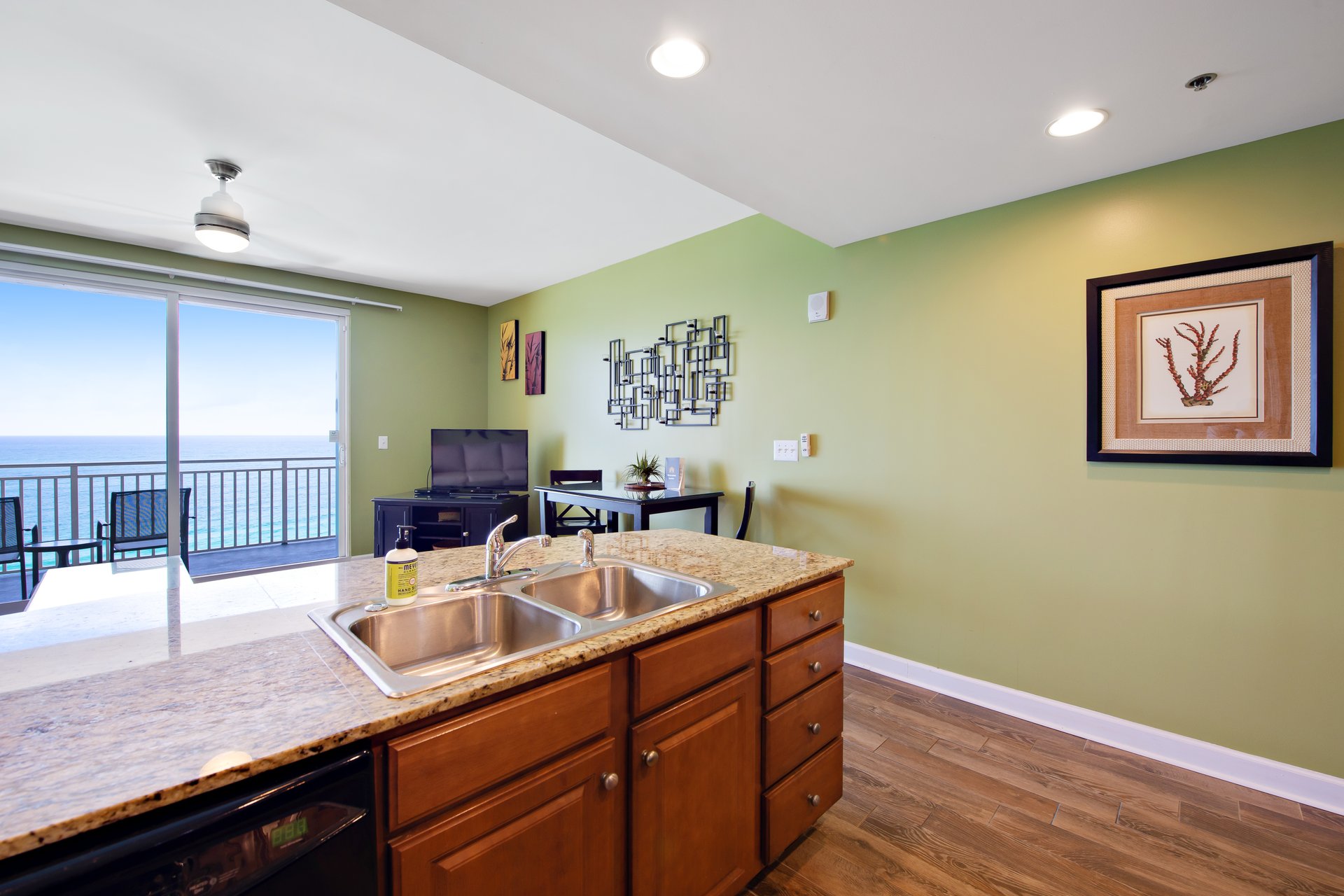 Splash Resort 1404W 6