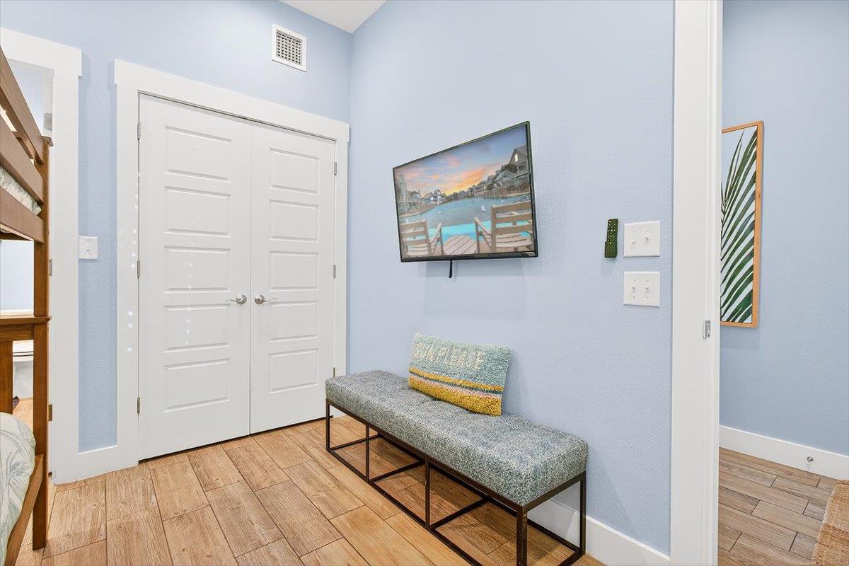 Full Over Full Bunk Bedroom