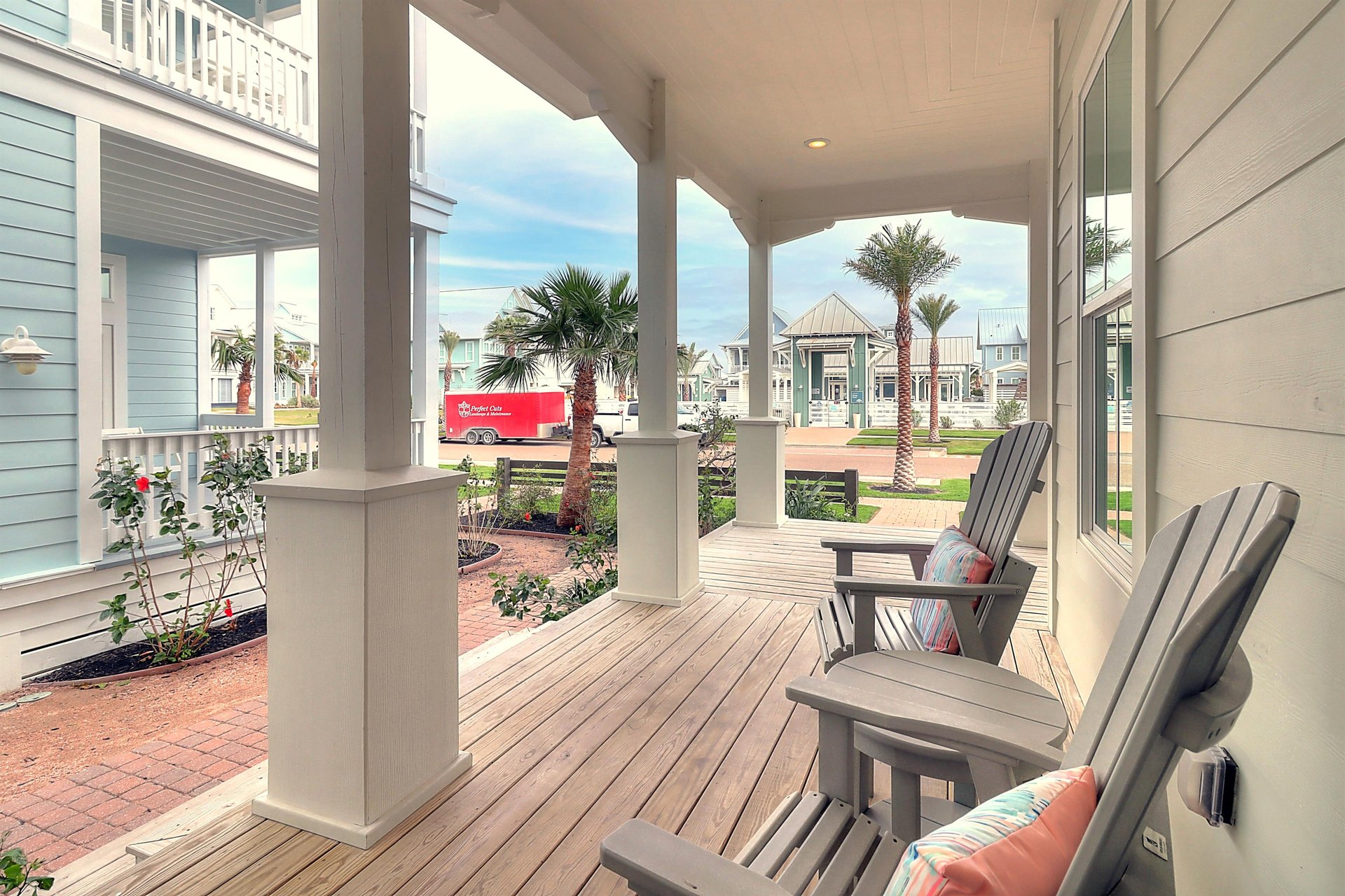 Front Porch, 1st Floor