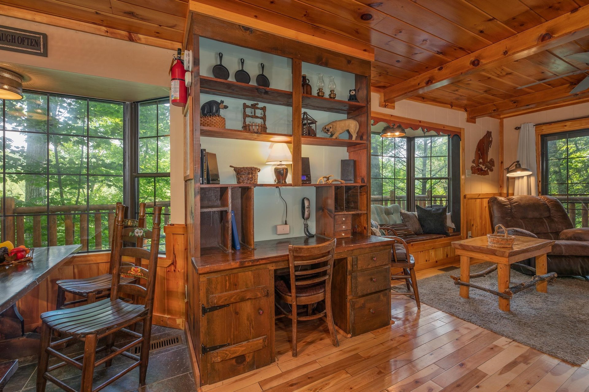Built in desk at Hidden Pleasure, a 1bedroom cabin rental located in Gatlinburg