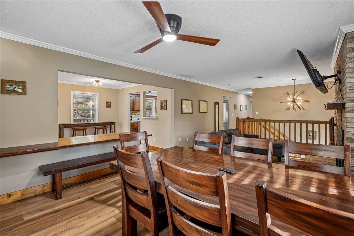 26Dining Area