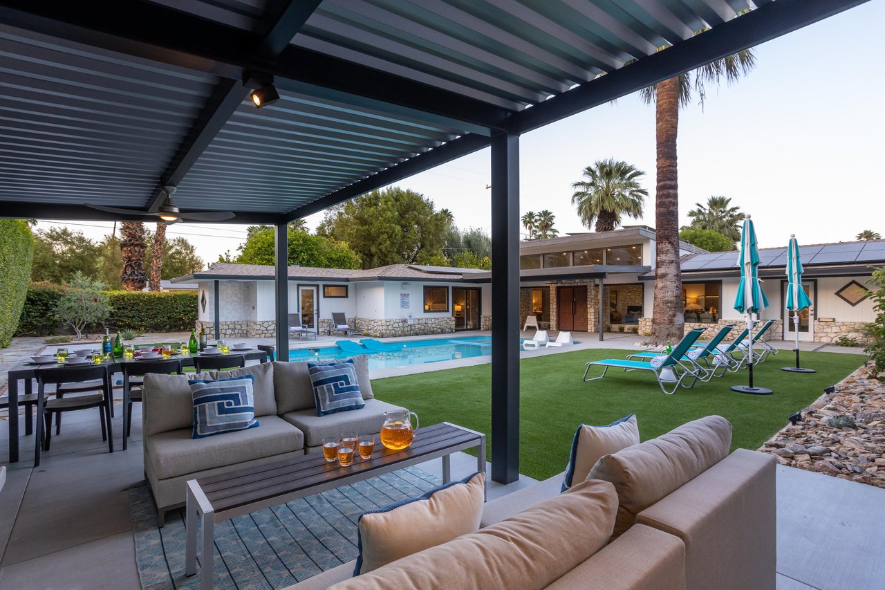 Plenty of space for relaxing poolside