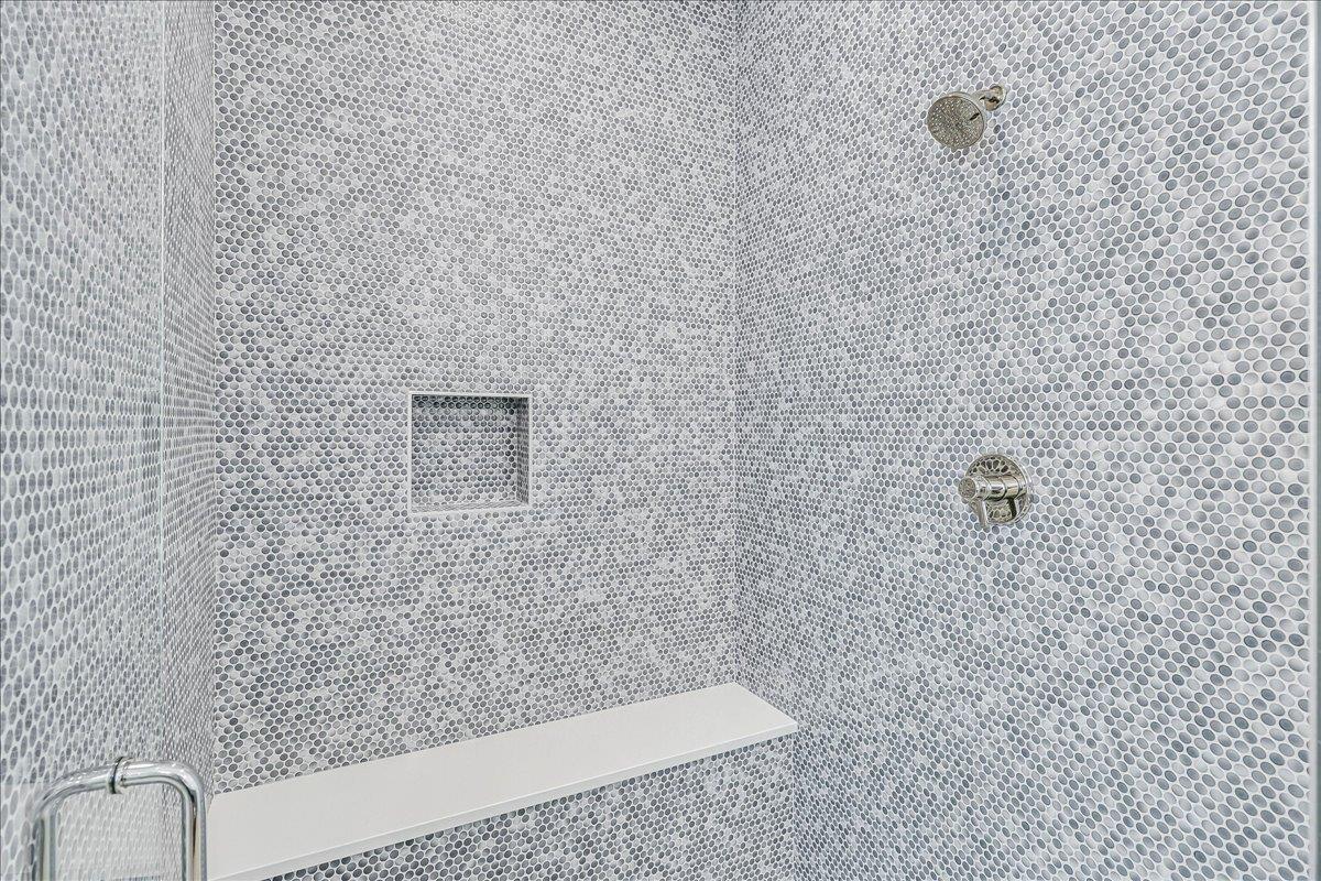 Bunk Bathroom, 1st Floor