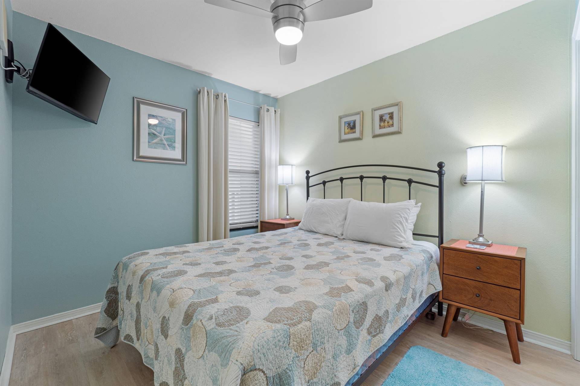 Guest Bedroom 1 Queen