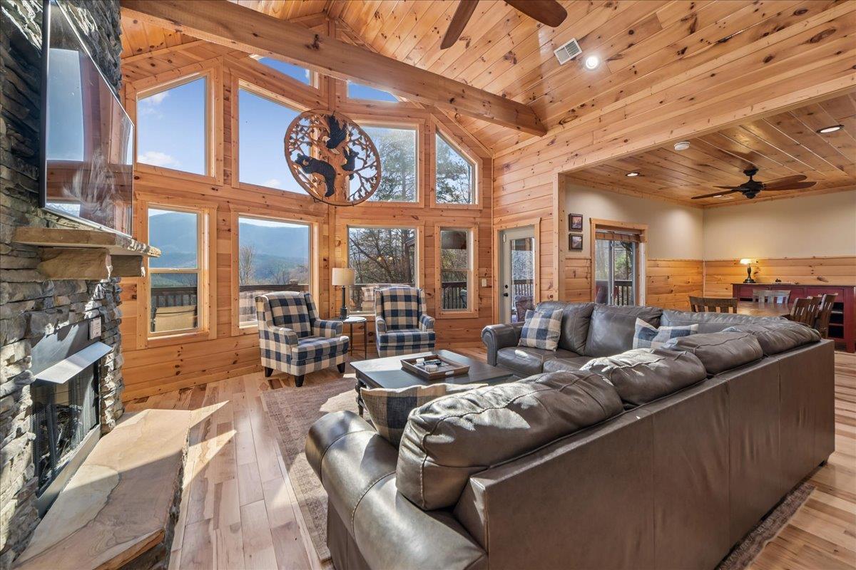 10Living Room