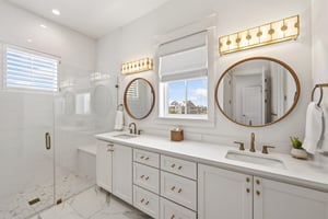 Primary King Bathroom, 2nd Floor