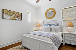 Queen Bedroom, 2nd Floor