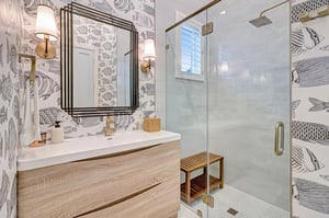 Queen Suite Bathroom, 1st Floor