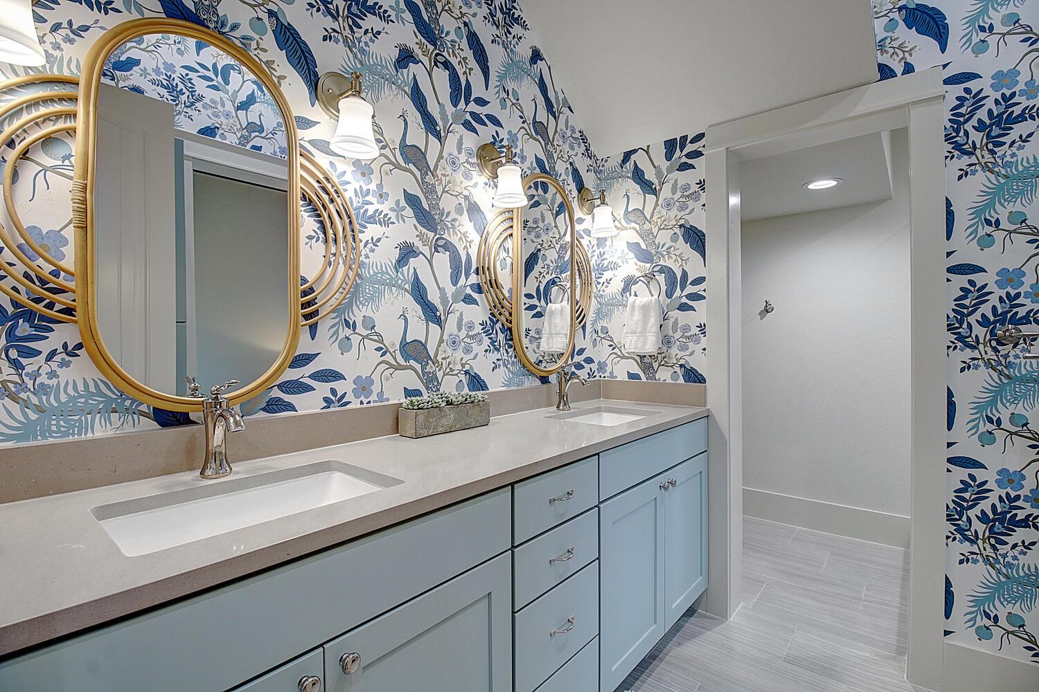 Shared Bathroom, 1st Floor