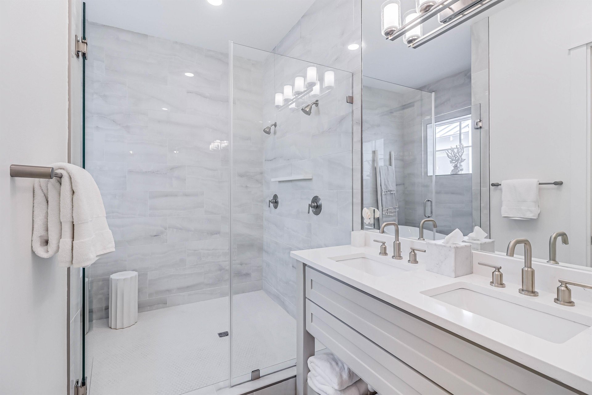 Primary King Bathroom, 1st Floor