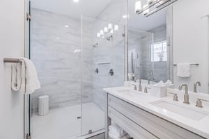 Primary King Bathroom, 1st Floor