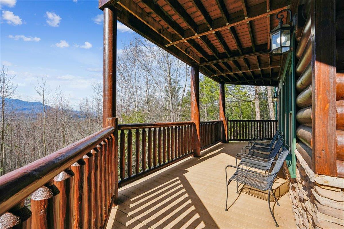 07Balcony