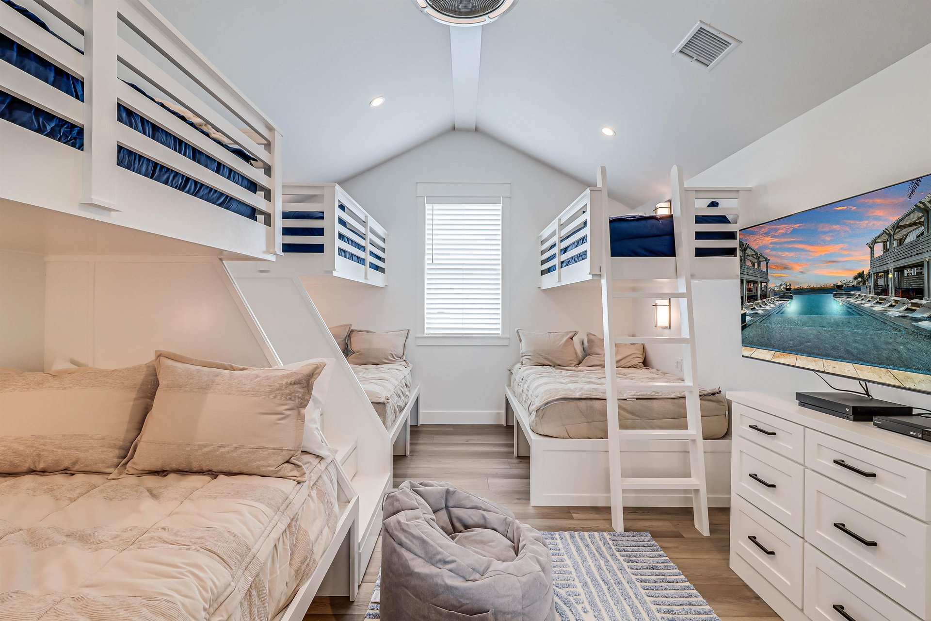 Bunk Room, 3rd Floor