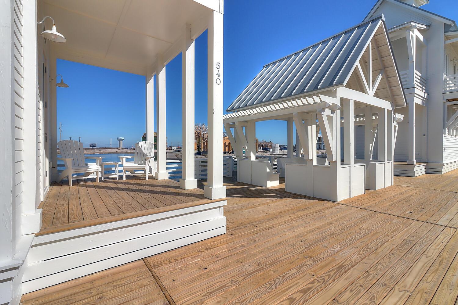 Front Porch With Community Lounge Access