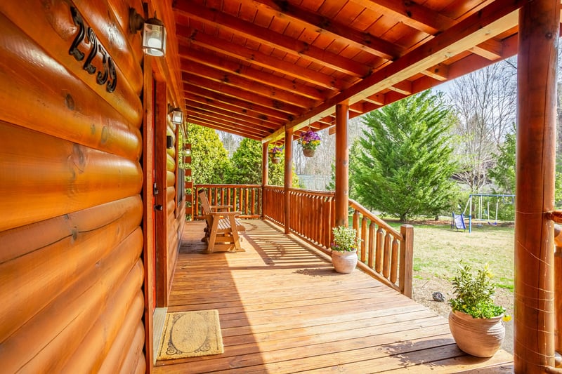 Deck entrance to 3 Crazy Cubs cabin