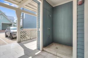 Town Center Two Outdoor Shower