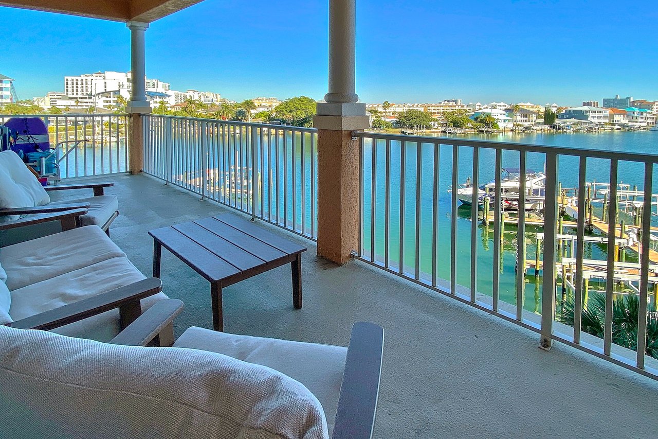 Harborview Grande 404 3