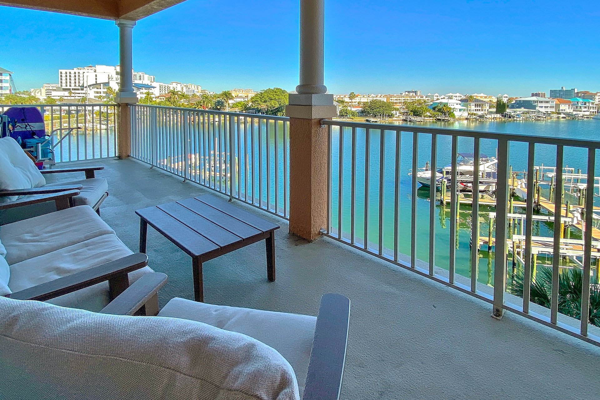 Harborview Grande 404 3