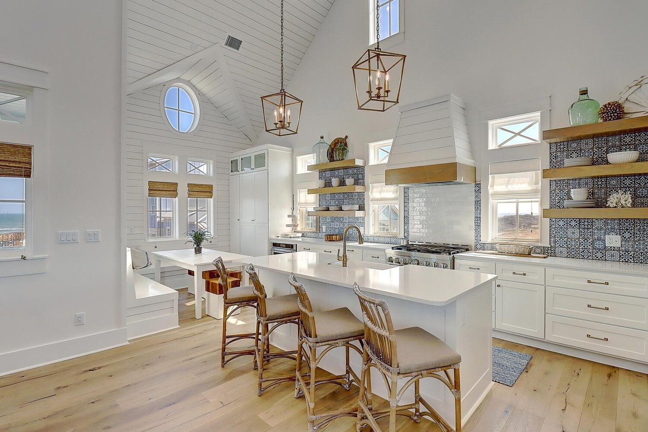 3rd Floor Kitchen and Breakfast Nook