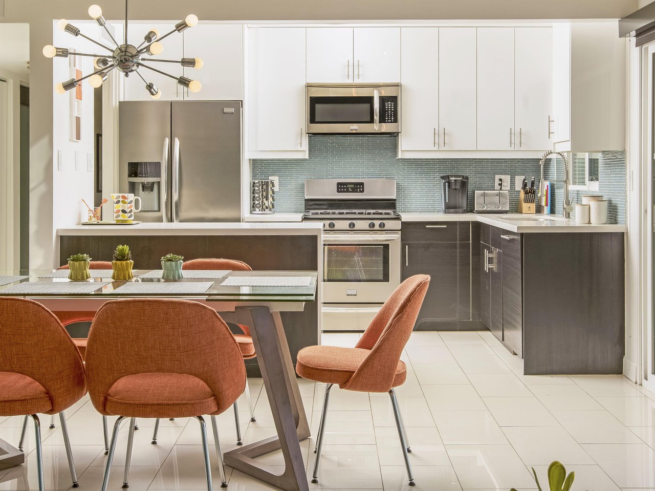 Indoor dining for 6