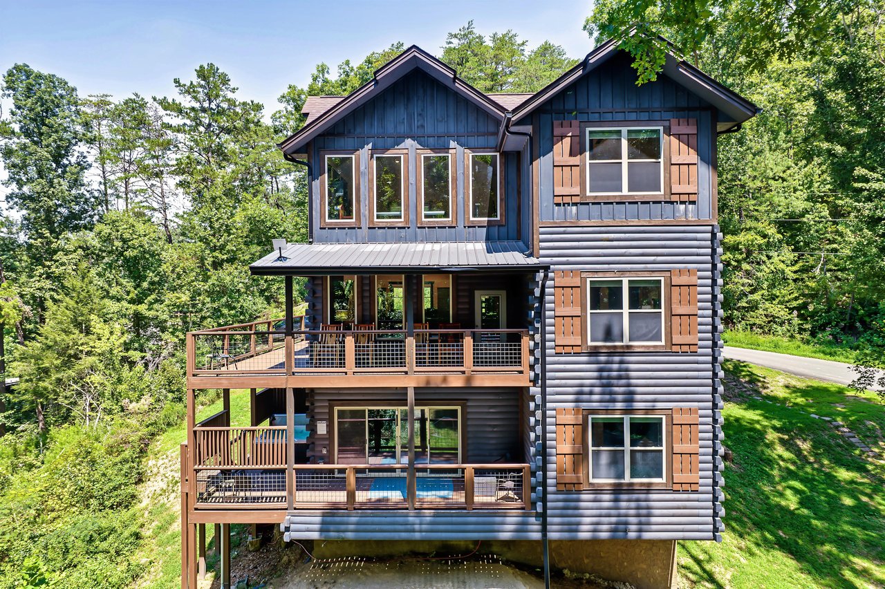 Multiple decks to enjoy nature