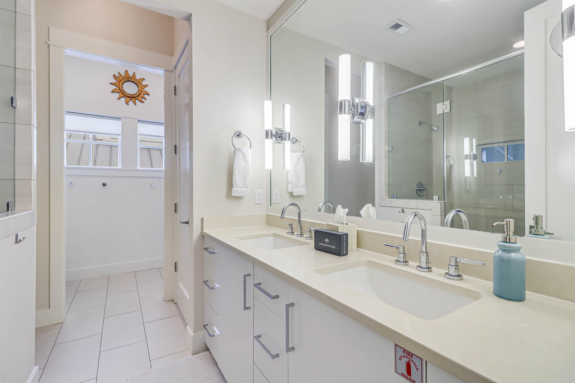 Primary King Bathroom, 3rd Floor