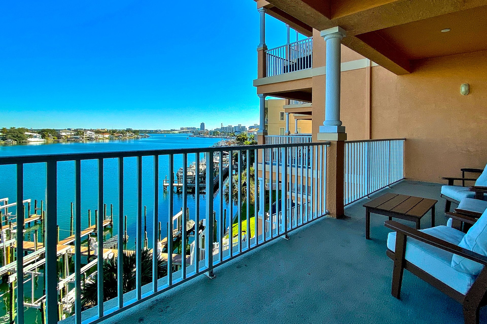 Harborview Grande 404 24