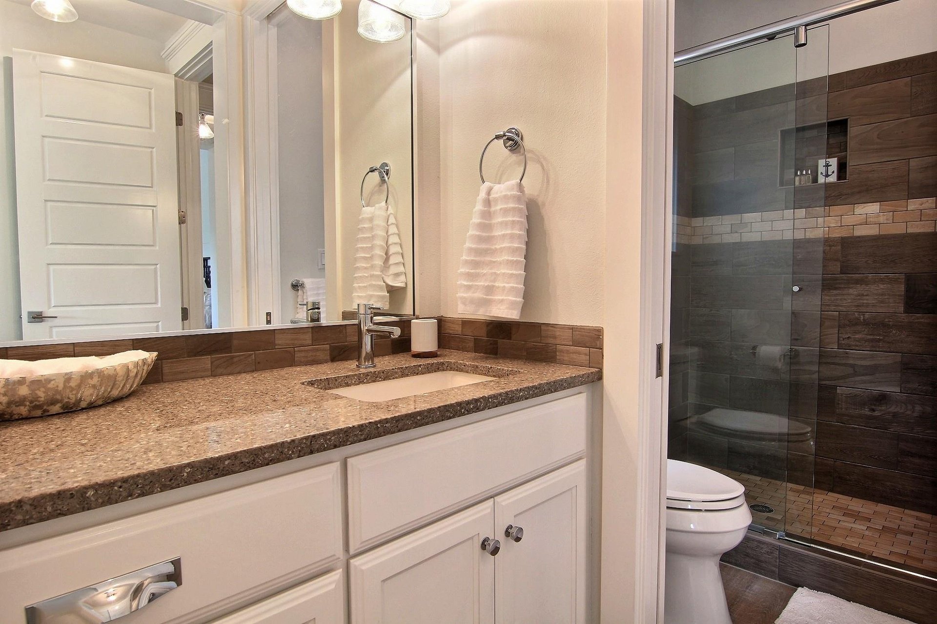 Shared Bathroom, 2nd Floor