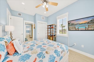 1st Floor, Queen Bedroom