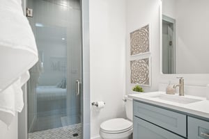 King Bedroom Ensuite, 1st Floor