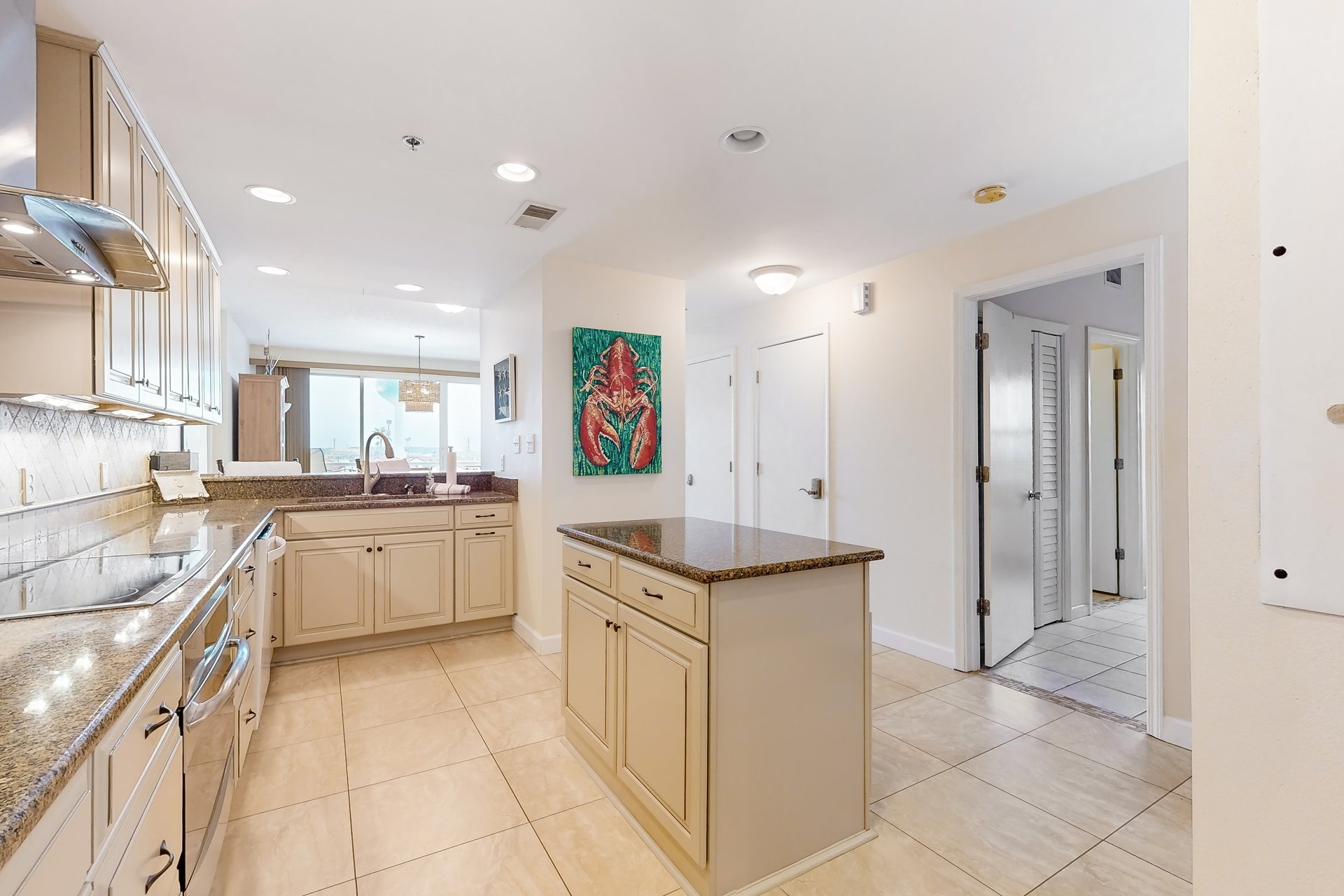 Palm Court Yacht Club 412 9