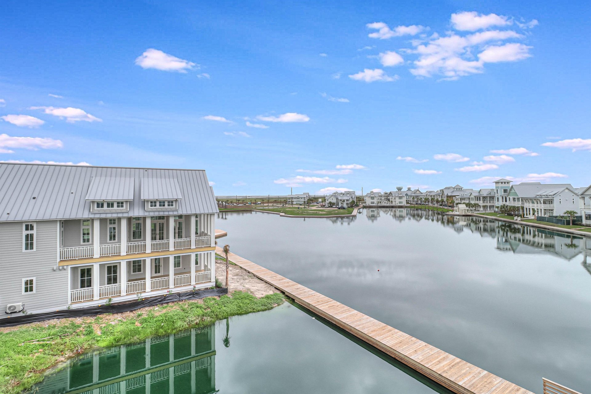 Balcony Lounge Overlooking Pool and Lake, 3rd Floor