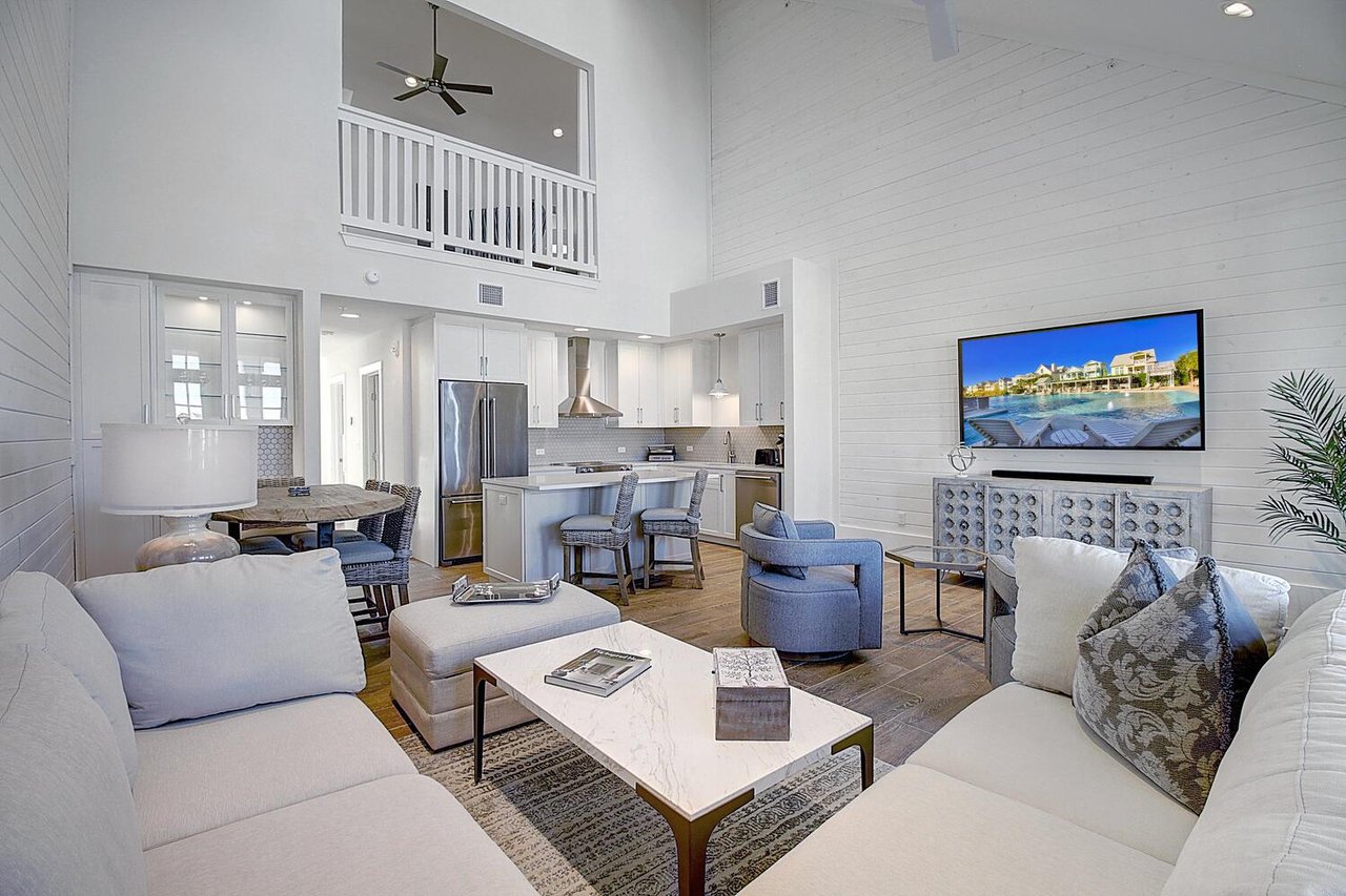 3rd Floor, Living Area