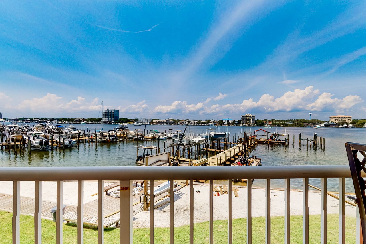 Sun King Yacht Club 2C 4