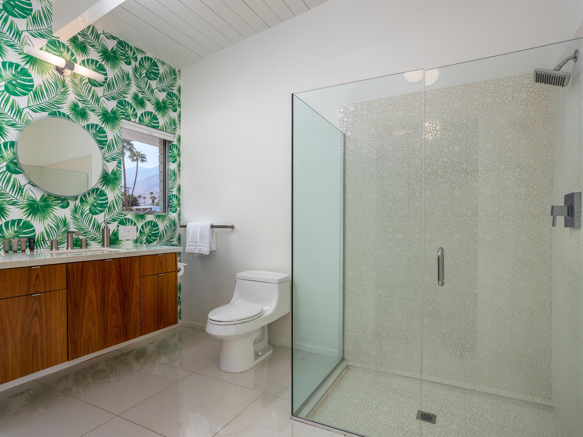 Guest bathroom in the hallway