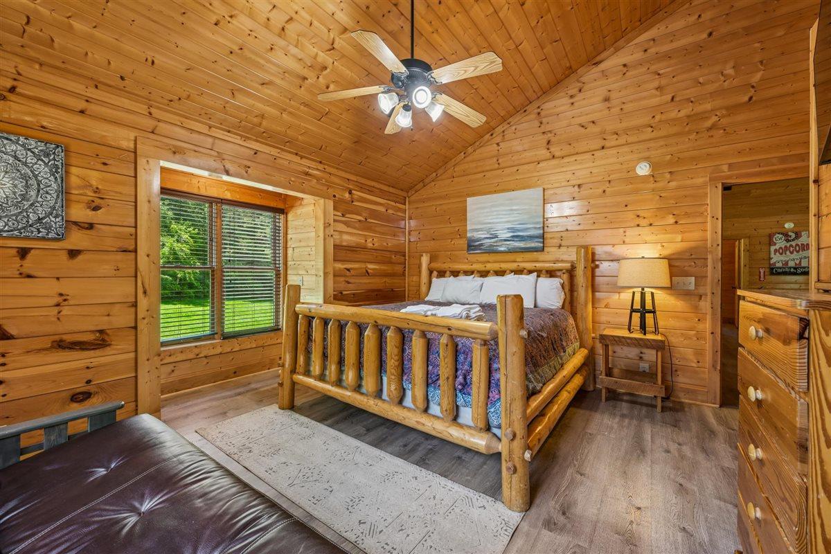 090Bedroom